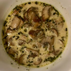 bowl of cream of mushroom soup