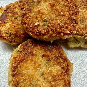 Plate of crispy crab cakes