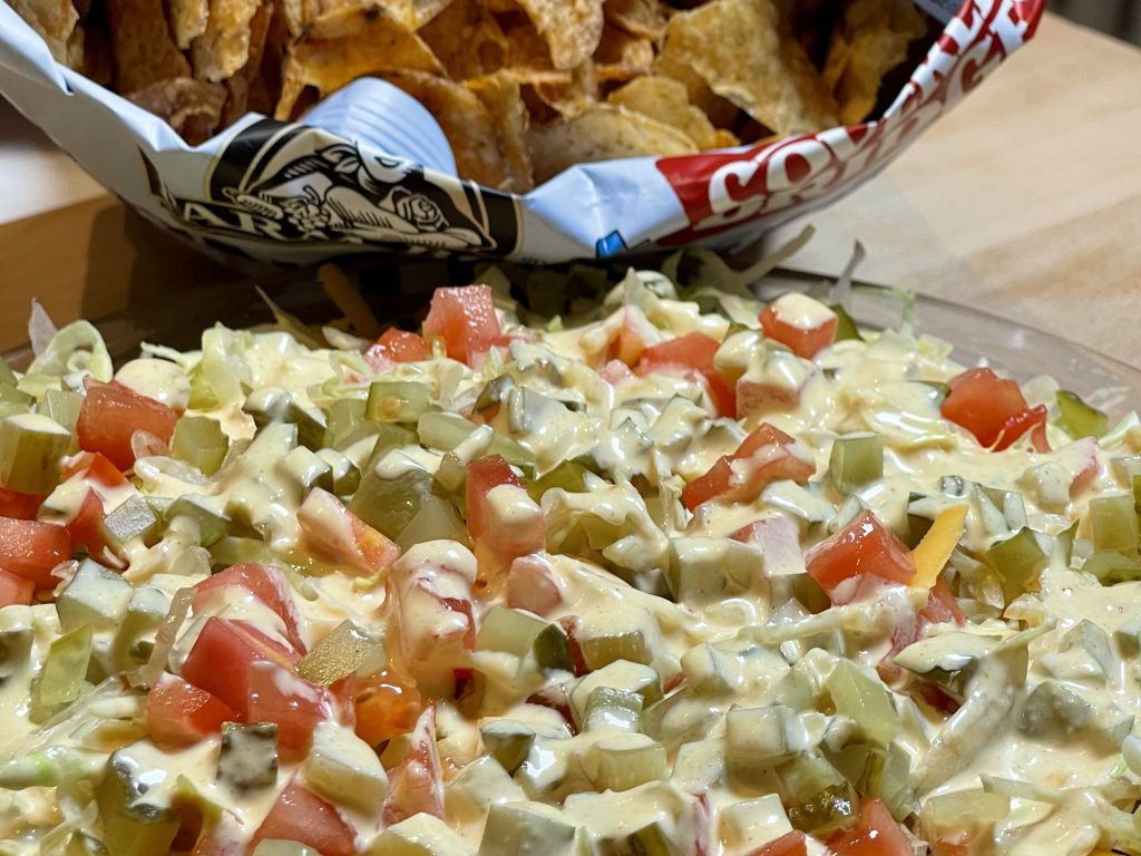cheeseburger dip with chips